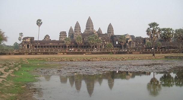 Kkomplex Angkor Wat (hlavná turistická atrakcia v Kambodži) 