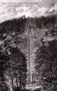 Oceliarensku trosku vyvážali pozemnou lanovou dráhou na Šiklov. Foto: archív redakcie