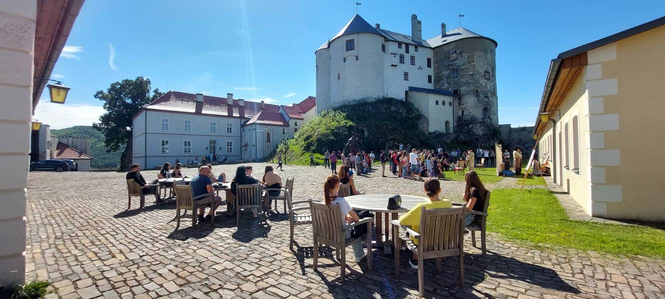 Na hrad Ľupča prišlo počas štátneho sviatku množtvo návštevníkov. Foto: M. Jančovič