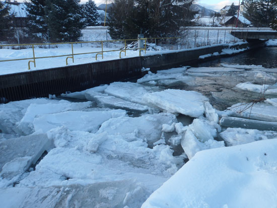 Ľadové kryhy na hati v Lopeji – foto archív energetiky
