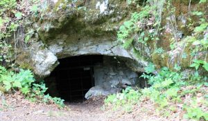 Zbojnícka jaskyňa v Čertovej doline. 