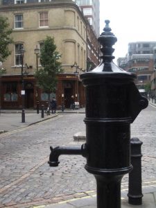 Vodná pumpa na Broad Street. Foto: Wikipedia Commons
