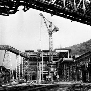 Celkový pohľad na výstavbu haly oceliarne objektívom A. Nociarovej