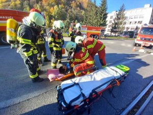 Hasiči museli počas cvičenia vyhľadať a zachrániť zranenú osobu. Foto: M. Gončár