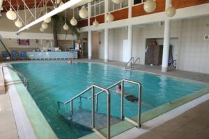 Plávanie v bazéne patrí medzi obľúbené aktivity našich zamestnancov počas rekondičného pobytu. Foto: T. Kubej