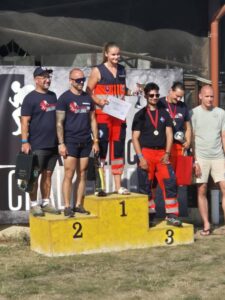 Foto: Matej Chovanec (tretí sprava) na stupni víťazov za delené tretie miesto. Foto: ZZS NsP Brezno