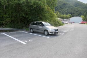 Na vyznačenom parkovisku je k dispozícii takmer 50 parkovacích miest. Foto: M. Gončár