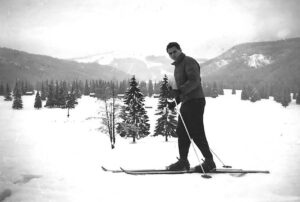 Fotografia z minulosti len potvrdzuje, že Bartolomej Holinďák mal k športu veľmi blízko. Okrem lyžovania sa venoval surfovaniu, kajaku, tenisu, ale aj futbalu. Pohyb mal v krvi a ešte pred šiestimi rokmi chodil pravidelne plávať do Banskej Bystrice. Foto: archív B.H.