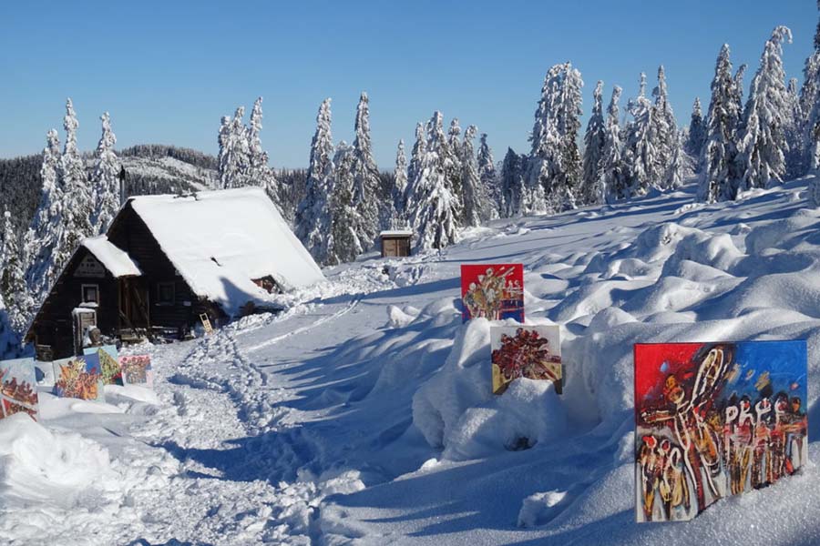 Vystavené diela pri útulni Andrejcová. Foto: siman-art.sk