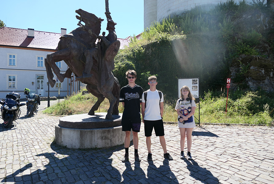 Skupinka mladých návštevníkov prišla až z Modry. Foto: M. Gončár