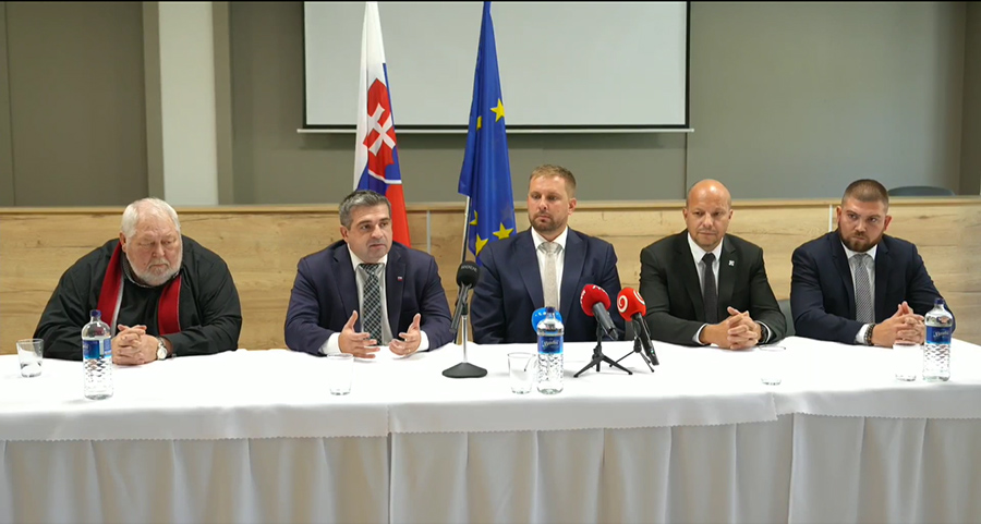 Zľava: Vladimír Soták, Tomáš Abel, Kamil Šaško, Tomáš Mydlo a Martin Alberty.
Foto: MZ SR