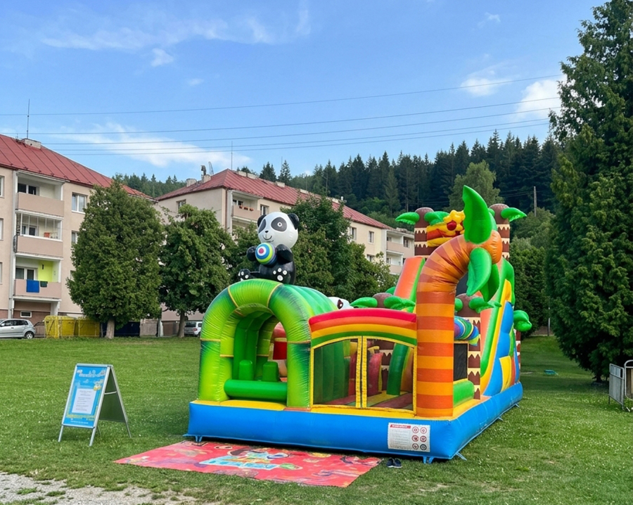 Novinkou bol i skákací hrad pre deti počas vybraných víkendov. Foto: LKP