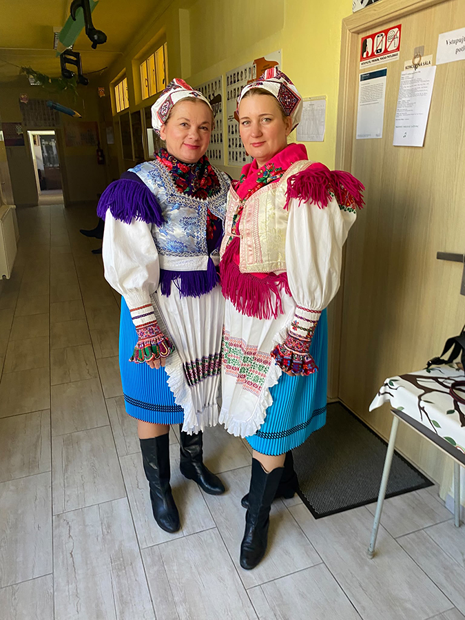 Erika Kánová (vpravo) spoločne s Annou Tokárovou. Foto: archív E.K.